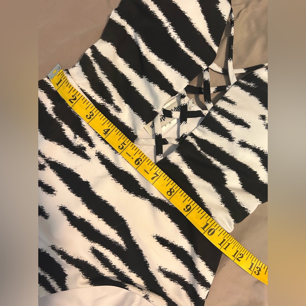 NWT Dippin’ Daisy’s One Bliss Zebra Print One Piece Bathing Suit Size S Swimwear - Picture 11 of 13